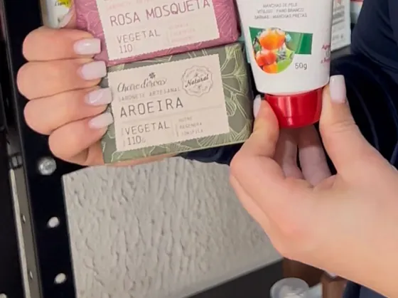 Sabonetes vegetais de rosa mosqueta e aroeira e pomada natural